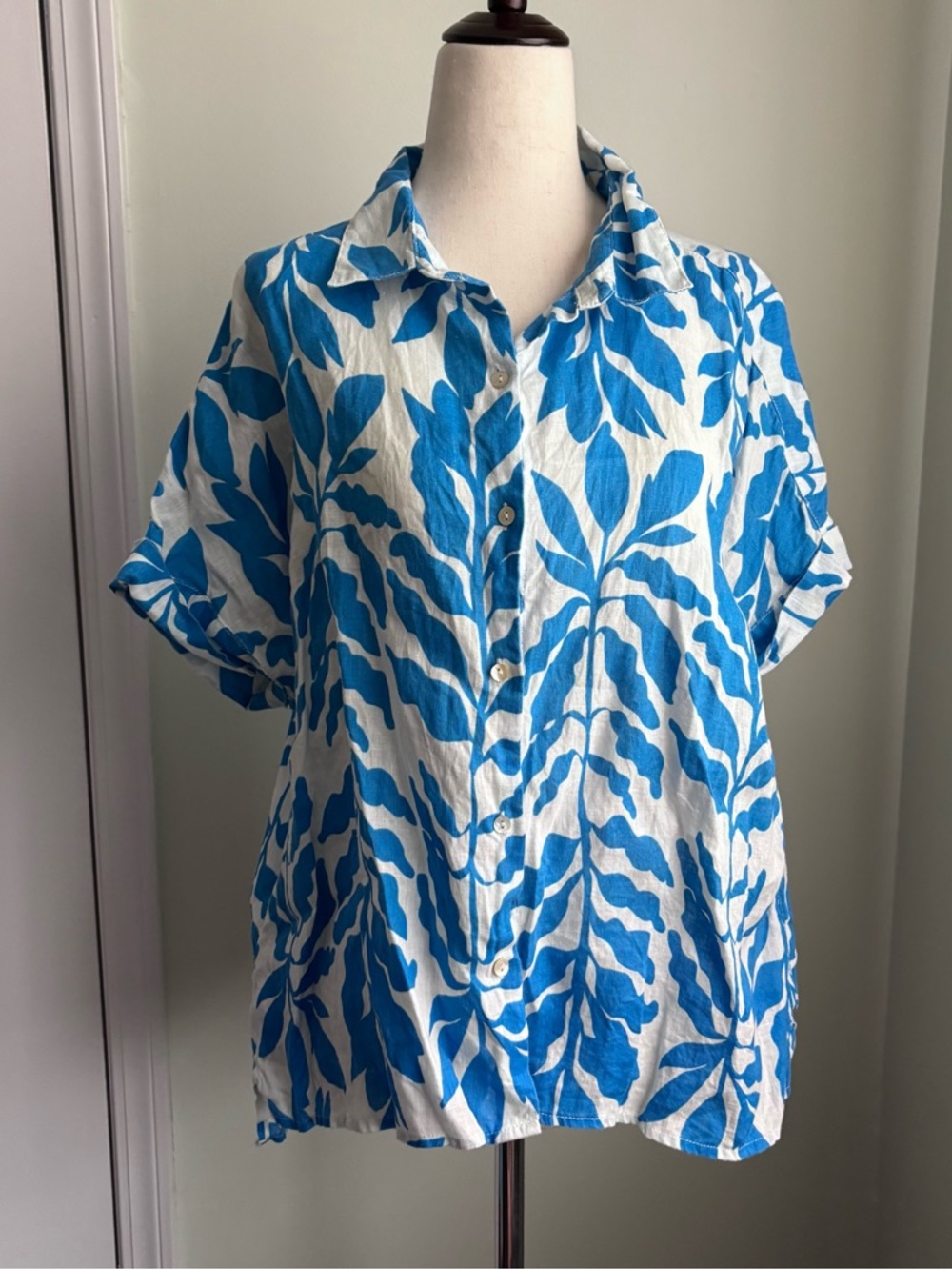 Rachel Zoe Blue Leaf-Print Short-Sleeve Button-Up 100% linen Shirt